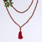 9014 Sandalwood Mala on knotted cord-02b